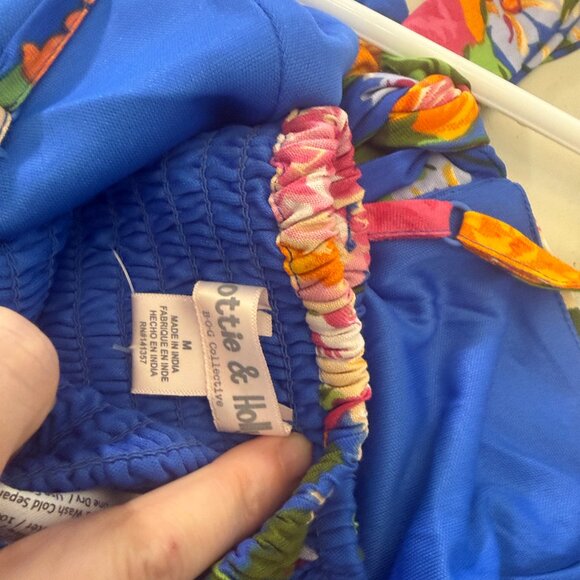 Tropical Floral Two Piece Short Set Size Medium - Picture 8 of 9